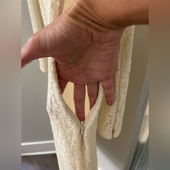 Banana Republic lined, lace dress in cream. - Picture 9 of 10